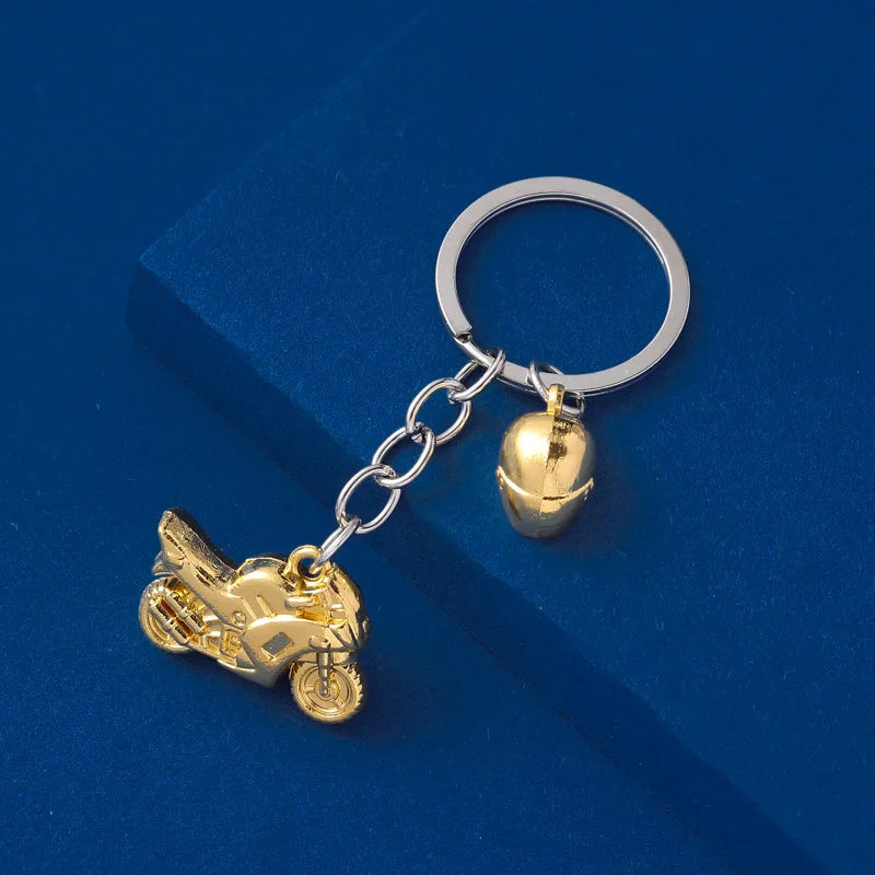 Retro Highway Motorcycle Keychain Metal Safety Helmet Dirt Bike Key Ring Travel Gift for Men Backpack Car Trinket Accessories