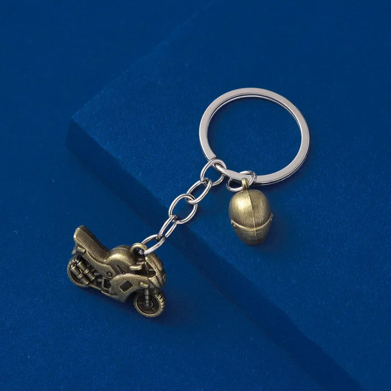 Retro Highway Motorcycle Keychain Metal Safety Helmet Dirt Bike Key Ring Travel Gift for Men Backpack Car Trinket Accessories