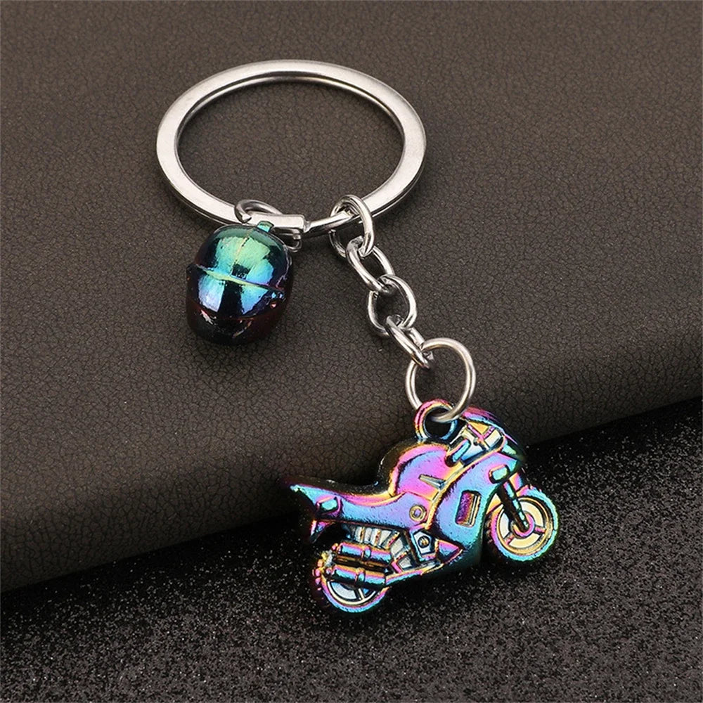 Retro Highway Motorcycle Keychain Metal Safety Helmet Dirt Bike Key Ring Travel Gift for Men Backpack Car Trinket Accessories