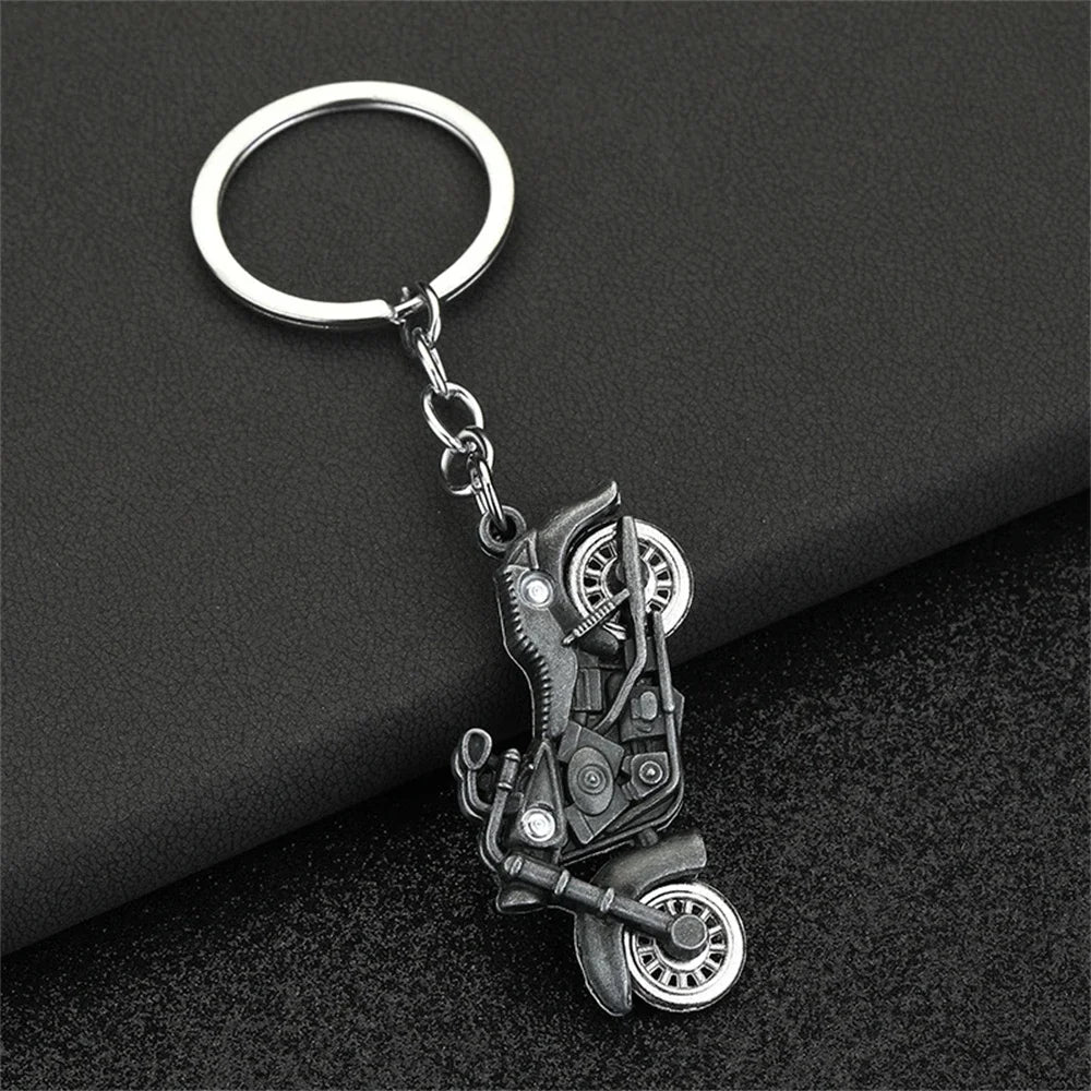 Retro Highway Motorcycle Keychain Metal Safety Helmet Dirt Bike Key Ring Travel Gift for Men Backpack Car Trinket Accessories