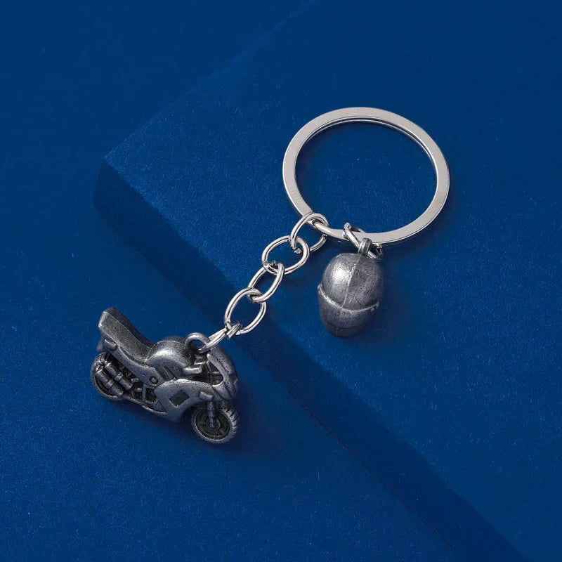Retro Highway Motorcycle Keychain Metal Safety Helmet Dirt Bike Key Ring Travel Gift for Men Backpack Car Trinket Accessories