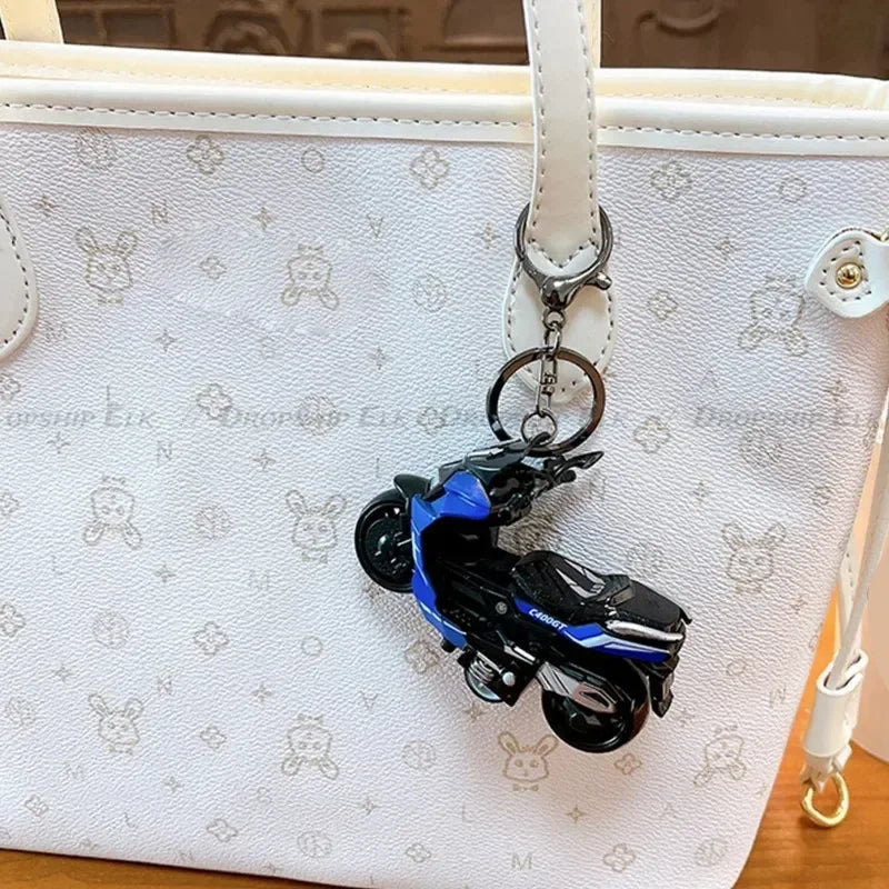 Motorcycle Helmet Keychain Metal Racing Moto Key Chain Motocross Keyring Bags Pendant Creative Keys Accessories