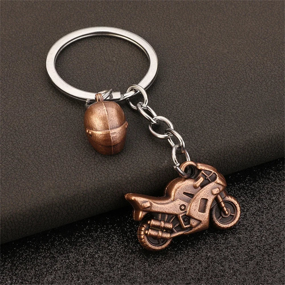 Retro Highway Motorcycle Keychain Metal Safety Helmet Dirt Bike Key Ring Travel Gift for Men Backpack Car Trinket Accessories